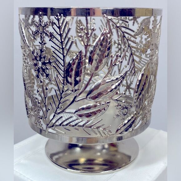 Bath & Body Works Large Silver Metal 3 Wick 14.5oz Candle Holder Winter Greenery - Picture 1 of 7